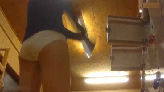 白パンツの女子