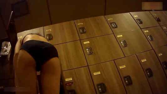 黒パンツなオシリ