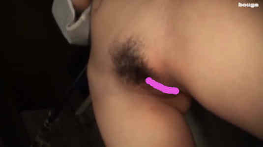 斜め前から縦スジマンコ