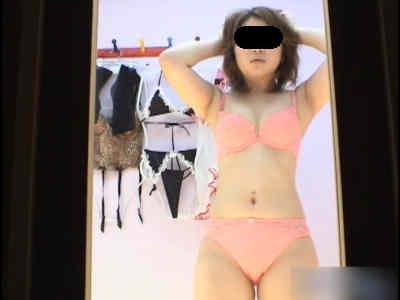 ポチャ女子の下着姿