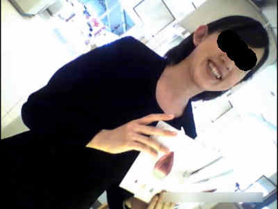 店員さんのニッコリ笑顔を撮ってます