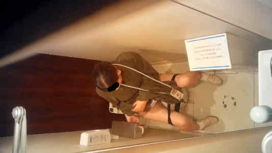 膝を開いてパンツのゴムが伸びてしまわないか心配です