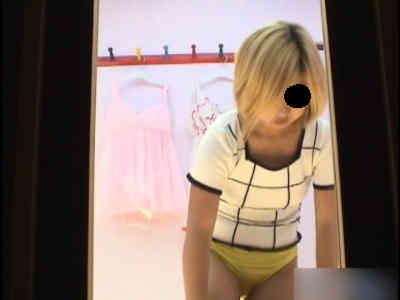 なかなかめずらしい黄色のパンツ